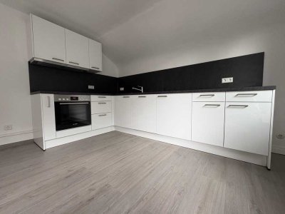 Frisch renovierte gemütliche Dachgeschoss-Wohnung mit Einbauküche und Garage in Schwäbisch Gmünd
