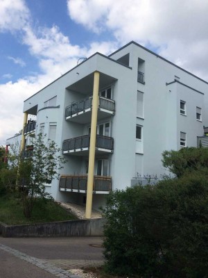 Sanierte Wohnung mit zwei Zimmern sowie Balkon und EBK in Ulm