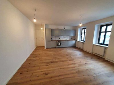 !!RESERVIERT!!! Kernsanierte & Neuwertige 3 Raum-Wohnung mit Küche, Keller & Aufzug in Berlin F-HAIN