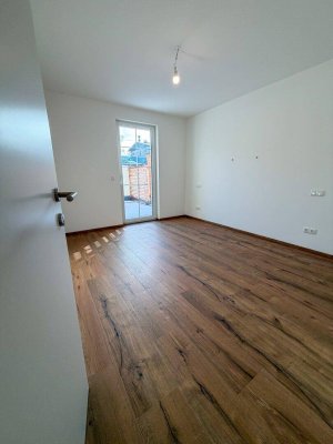 Moderne Erdgeschosswohnung mit Terrasse und Tiefgarage