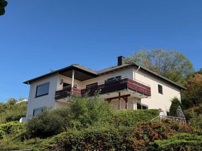 Wohnhaus in ruhiger Lage und Rheinsicht !