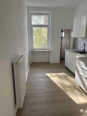 Große Wohnung in der List mit frisch saniertem Bad und EBK