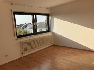 Gepflegte.ruhige drei Zimmer Mansarden- Wohnung in Altötting