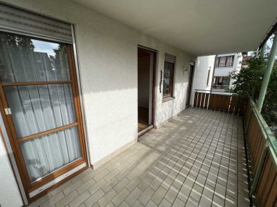 Vollständig renovierte 4,5-Zimmer-Wohnung mit Balkon und EBK in Eningen