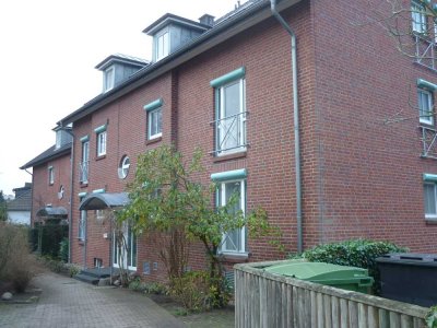 Schöne 2-Zimmer-Hochparterre-Wohnung in Preetz mit Balkon, Einbauküche und Stellplatz