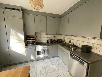 Sehr großzügig und ruhige 2 Zimmer Wohnung in Wilmersdorf-Schmargendorf mit Wintergarten & Terrasse!