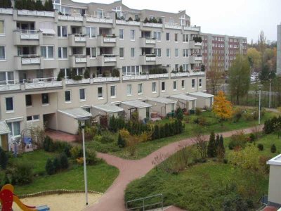 Herrliche Wohnung mit Loggia - auf Wunsch mit Einbauküche!!!