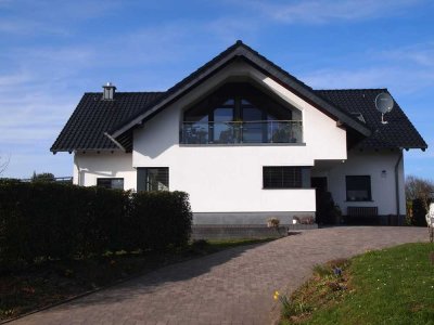 Luxuriöses Einfamilienhaus mit großen Garten ländlich gelegen in Solingen Widdert