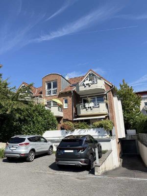 Lichtdurchflutete 2-Zimmer-Wohnung mit großem Sonnenbalkon in zentraler Lage von Hürth