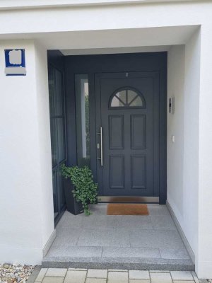 Exklusive, neuwertige 4-Zimmer-EG-Wohnung mit Garten und EBK