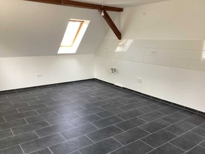 Hier macht wohnen Spaß: tolle 2-Zi.-Dachgeschosswohnung mit Ausblick