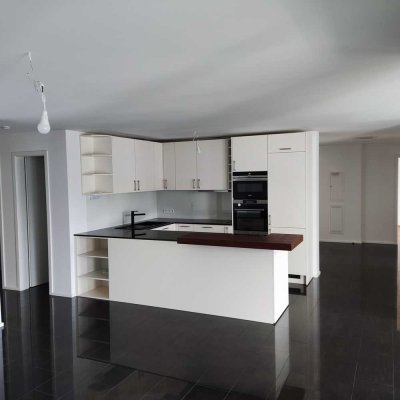 Erstbezug mit Balkon und EBK: Stilvolle 4,5-Zimmer-Wohnung mit lux. Innenausstattung in Lörrach