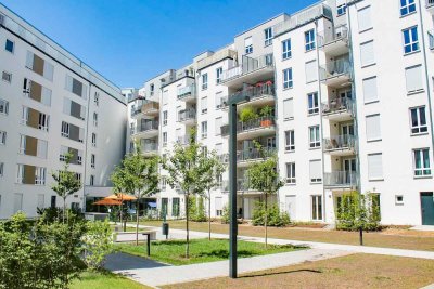 Elegantes Wohnambiente mit moderner Markenküche, sonniger Loggia und großzügigem Grundriss
