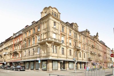 Charmante Altbauwohnung mit 4-5 Zimmern direkt in der Innenstadt!