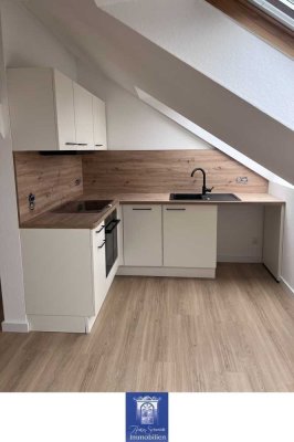 Individuelle Dachgeschosswohnung mit EBK und Tageslichtbad in ruhiger Mittelhaus-Lage!