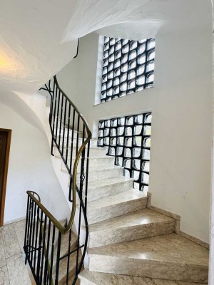 Zum Selbstbezug oder als Anlage: Großzügiges Mehrgenerationenhaus in Schweinheim