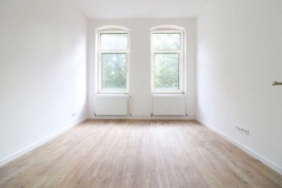 Sanierte 4 Zimmer Altbauwohnung! auch WG geeignet