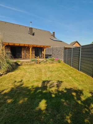 Freundliche Drei-Zimmer-Wohnung mit Terrasse und Garten in Nideggen