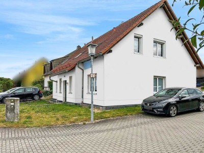 Freiraum, Platz und Weitblick – modernes Zweifamilienhaus in Pölzig