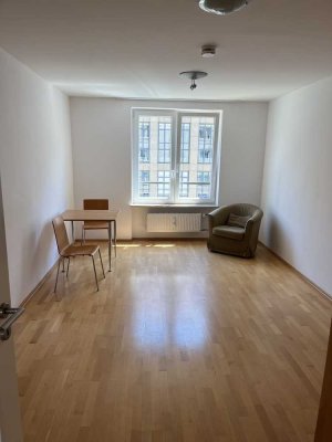 *Direkt im Zentrum * möbliertes Apartment * Küche mit EBK * Bad mit Wanne * Kellerabteil*