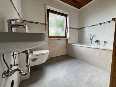 Homeoffice mit Bergblick: 4-Zimmer-Wohnung Erstbezug nach Sanierung