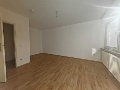 Pasing: Renovierte 1-Zimmer-Wohnung sofort verfügbar