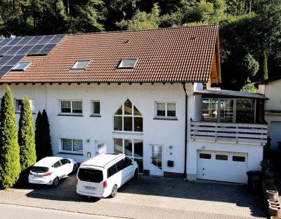 Modernisierte Doppelhaushälfte mit Einliegerwohnung und Traumlage am Waldrand