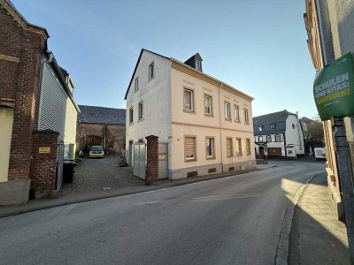 Mehrfamilienhaus mit Scheune in Koblenz Metternich zu verkaufen.