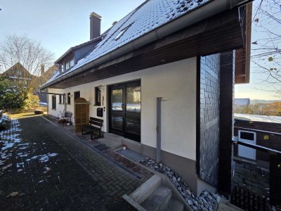 Gemütliche Doppelhaushälfte mit ausgebautem Dachgeschoss, Kaminambiente und sonniger Terrasse