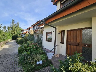 Gepflegtes Reihenmittelhaus, ca. 130 m², Garten, 228 m² Grundstück inkl. Garage, Erbpacht (privat)