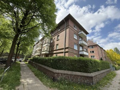 Schöne & sanierte 2. Zimmer Dachgeschosswohnung mit Wohnküche & EBK