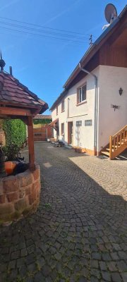 Altbau mit großem Garten in Göcklingen – ruhige Lage an der Weinstraße