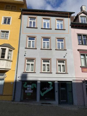 3-Zimmer-Wohnung im Zentrum mit Balkon und Einbauküche