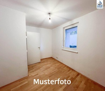 Tolle 2-Zimmerwohnung mit Loggia in einem zentral gelegenen Wohnhaus (befristet vermietet) mit Potential
