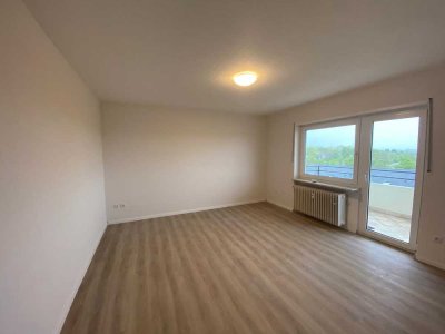 Balkonsicht in die Pfalz: Exklusive 1-Zimmer-Wohnung in Frankenthal mit Aufzug