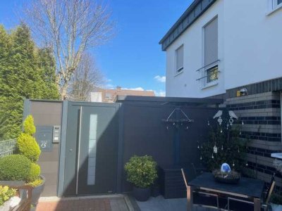 Ansprechendes und neuwertiges 4-Raum-Reihenendhaus mit luxuriöser Innenausstattung in Neuss