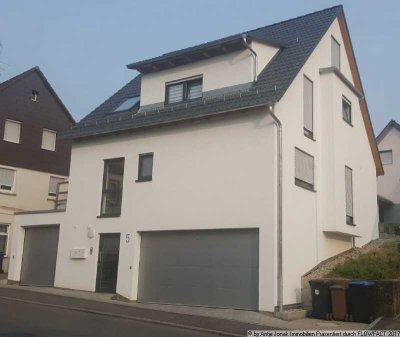3,5 Zimmer-Wohnung mit sonnigem Balkon und Doppelgarage in Tischardt