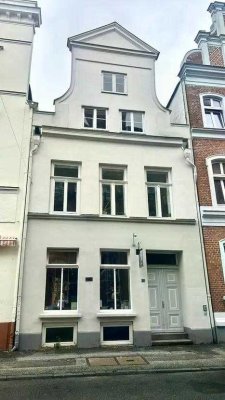 Wohnen in der Innenstadt - Gemütliche 4-Zimmer Altbau- Maisonettewohnung