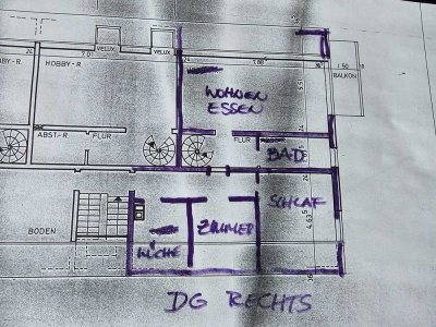 Schöne 2,5-Zimmer-Dachgeschosswohnung mit Balkon und EBK in Lehrte