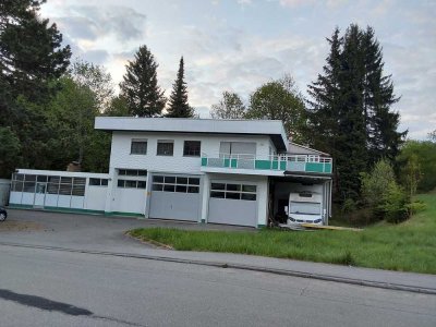 Wohn- und Geschäftshaus / Karosseriebau / Autowerkstatt mit Option für genehmigten Garagenpark