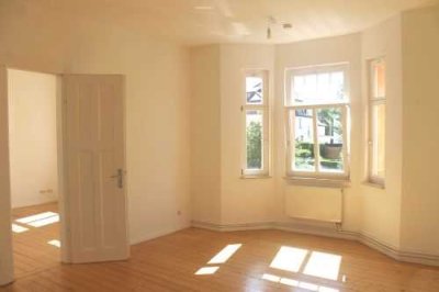 helle sanierte Altbauwohnung mit Balkon