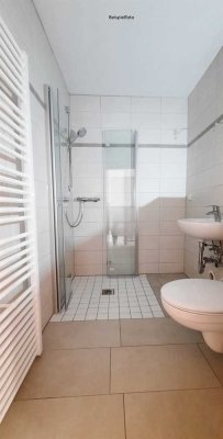 Erstbezug nach Sanierung 3 -  Raumwohnung mit Dusche und Aufzug, Am Sportpark 24  ab Oktober 2025!