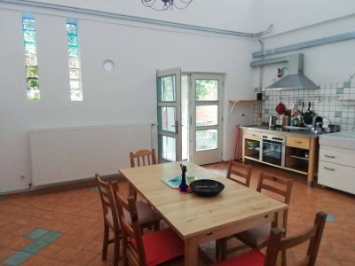 Moderne 100 m2 Galerie-Wohnung mit Garten
