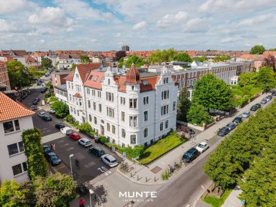Exklusives Wohnen im Denkmal – Penthouse-Maisonette mit Dachterrasse und Blick auf das Staatstheater