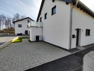 Kaufen & Einziehen: Neuwertige Doppelhaushälfte m. 162m² Wohnfläche, Balkon, Terrasse & Stellplatz