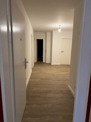 Erstbezug nach Sanierung: 4-Zimmer-Wohnung mit Balkon in Hamburg