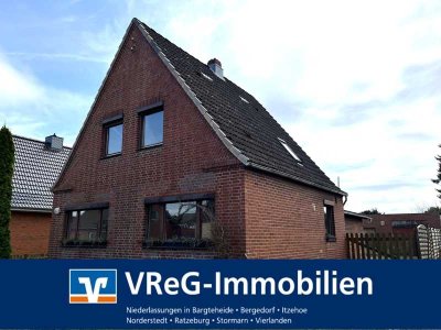 Sanierungsbedürftiges Einfamilienhaus mit Anbau auf großzügigem Grundstück in Kellinghusen