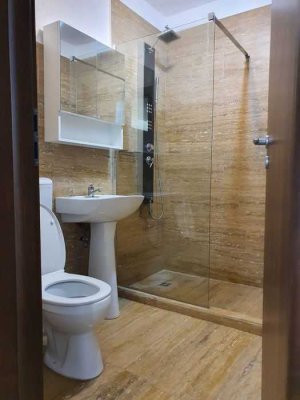 Freundliche und modernisierte 3-Raum-Wohnung mit geh. Innenausstattung mit Balkon und EBK