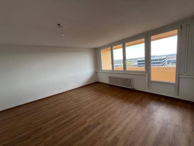 ÜBER DEN DÄCHERN VON BADEN: Modernisierte Single-Perle mit Loggia &amp; Fernblick!