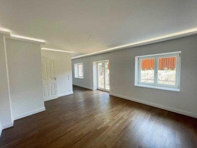 Jetzt aber schnell! * Großer Balkon * Parkett * Fußbodenheizung * tolles Bad * LED-Licht